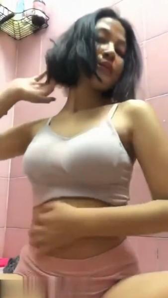 Background nonton video viral Bocil Smp Omek Buat Doi Tercinta