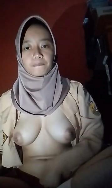 Background nonton video viral Bocil Pramuka Pulang Eskib Buru Buru Omek