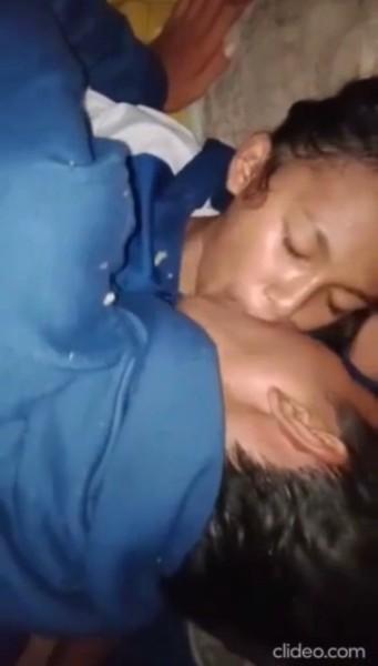 Background nonton video viral Bocil Dipaksa Kaka Kelas Buat Ena Ena
